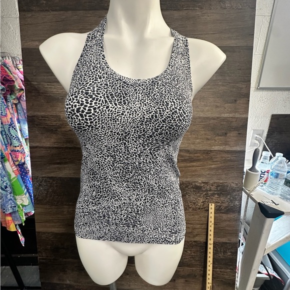 Lululemon Athletica Black and White Fitted Tank Top - Picture 1 of 6